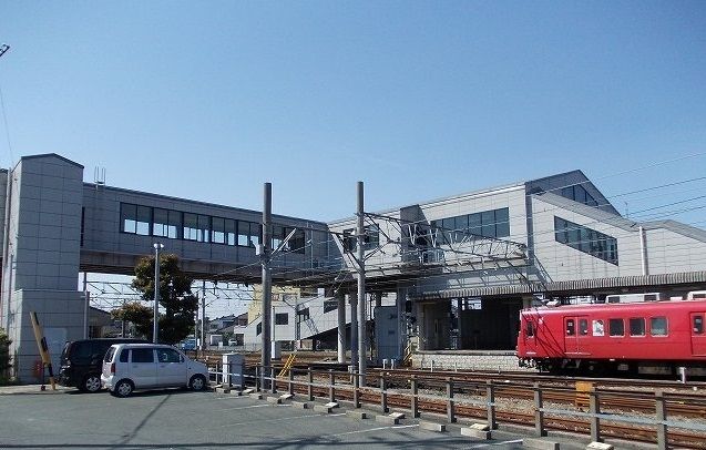 近くの伊奈駅まで1,500m(徒歩19分)