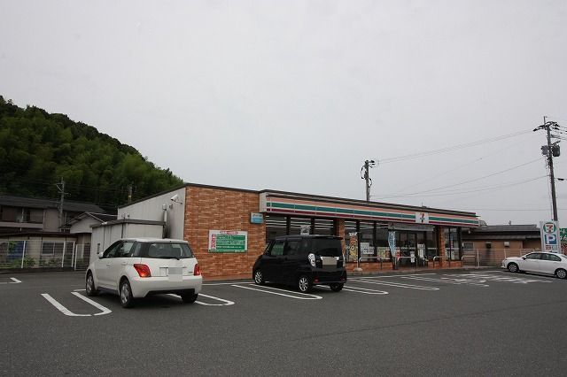 近くのセブンイレブンまで500m（徒歩7分）