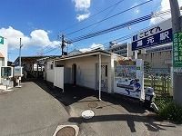 近くの琴電潟元駅まで1,200m（徒歩15分）
