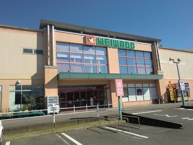 近くの平和堂高富店まで3,200m（徒歩40分）