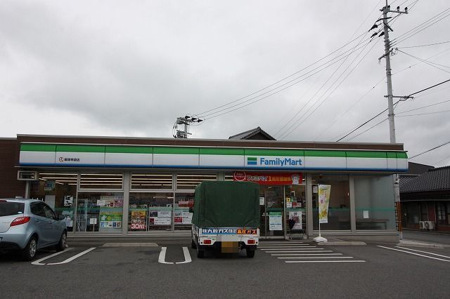 近くのミニストップまで650m（徒歩9分）