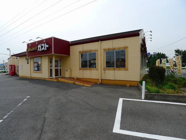 近くの飲食店まで1,200m（徒歩15分）
