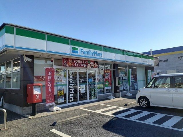 近くのファミリーマート牛久中央二丁目まで350m(徒歩5分)