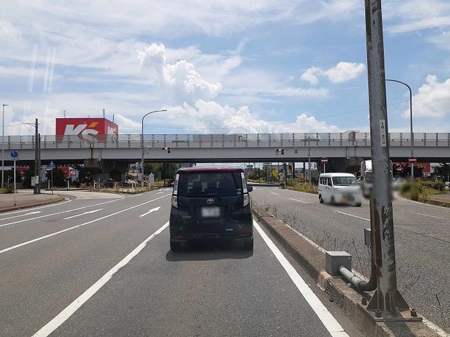 近くの女池インターまで1,200m（徒歩15分）