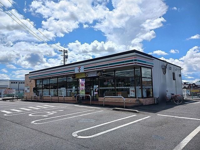 近くのセブンイレブン鳥栖今泉店まで320m(徒歩4分)