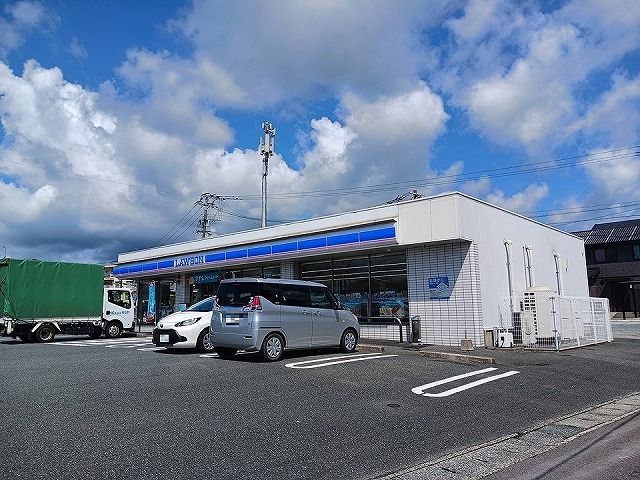 近くのローソン鳥栖今泉店まで560m(徒歩7分)
