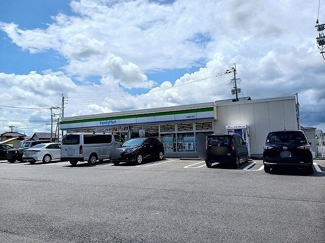 近くのファミリーマート鳥栖藤木町店まで820m(徒歩11分)