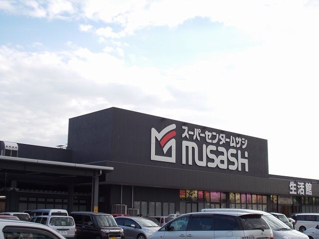 近くのコンビニまで800m（徒歩10分）