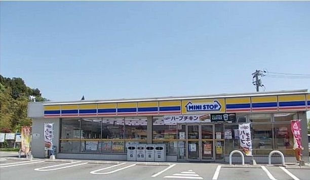 近くのミニストップまで1,200m(徒歩15分)