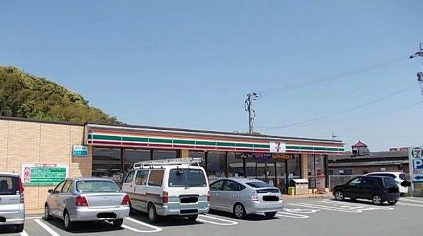 近くのセブンイレブンまで450m(徒歩6分)