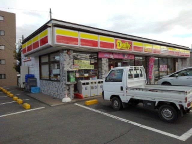 近くのコンビニまで250m（徒歩4分）