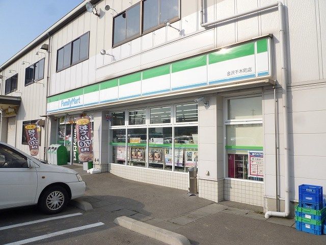 近くのファミリーマートまで350m(徒歩5分)