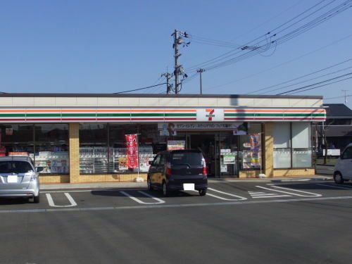 近くのコンビニまで50m（徒歩1分）