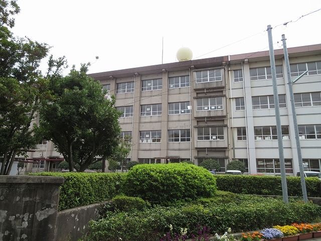 近くの明治北小学校まで850m(徒歩11分)