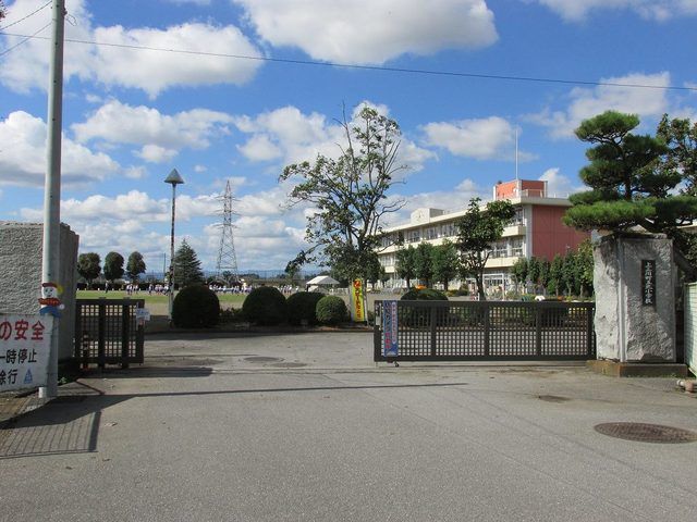 近くの上三川町立北小学校まで380m（徒歩5分）