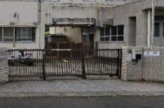 近くの本郷小学校まで441m(徒歩6分)