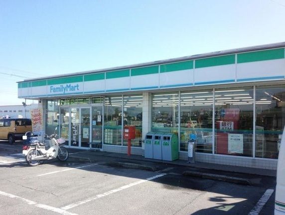 近くのファミリーマートまで650m(徒歩9分)