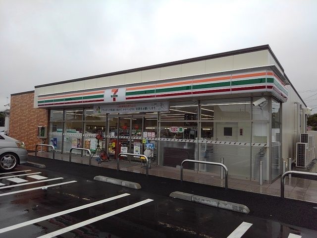 近くのセブンイレブン金手店まで170m（徒歩3分）