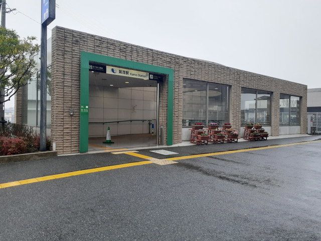近くの賀茂駅まで640m（徒歩8分）