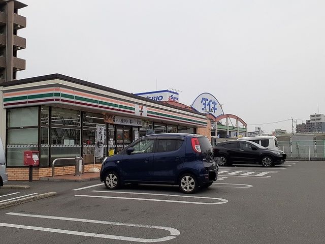 近くのセブンイレブン本荘町店まで270m（徒歩4分）