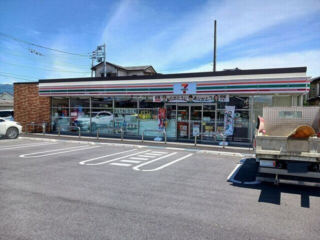 近くのセブンイレブン甲斐富竹新田店まで350m(徒歩5分)