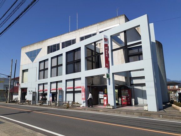 近くの竜王郵便局まで950m（徒歩12分）