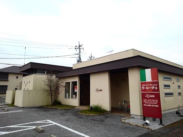 近くのイタリアン　ラ・ルーチェまで300m（徒歩4分）