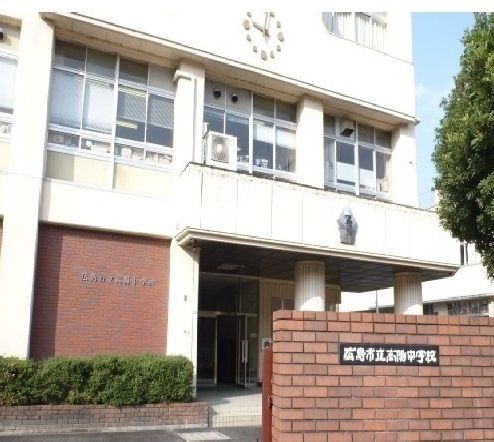 近くの高陽中学校まで2,600m（徒歩33分）