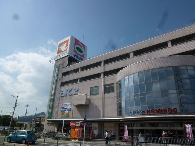 近くの平和堂まで1,800m(徒歩23分)