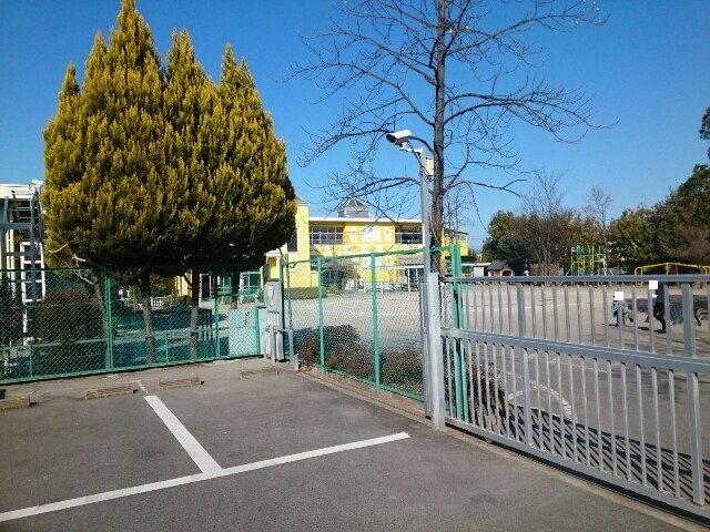 近くの三山幼稚園まで180m（徒歩3分）