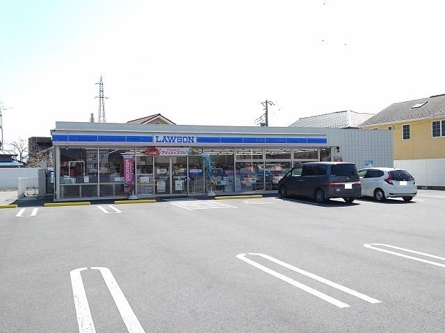 近くのコンビニまで600m（徒歩8分）