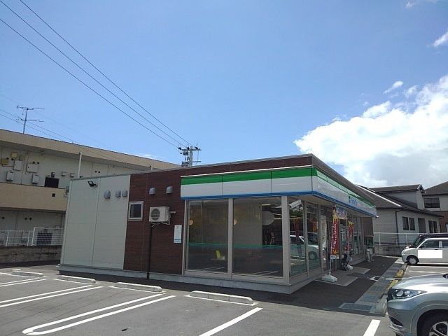 近くのファミリーマート加納バイパス店まで190m（徒歩3分）
