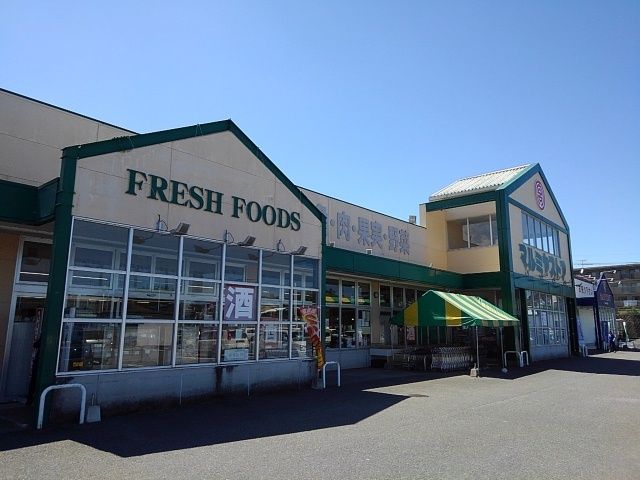 近くのマルミヤストア清武店まで210m（徒歩3分）