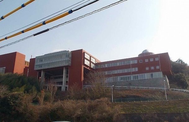近くの高校・高専まで750m（徒歩10分）