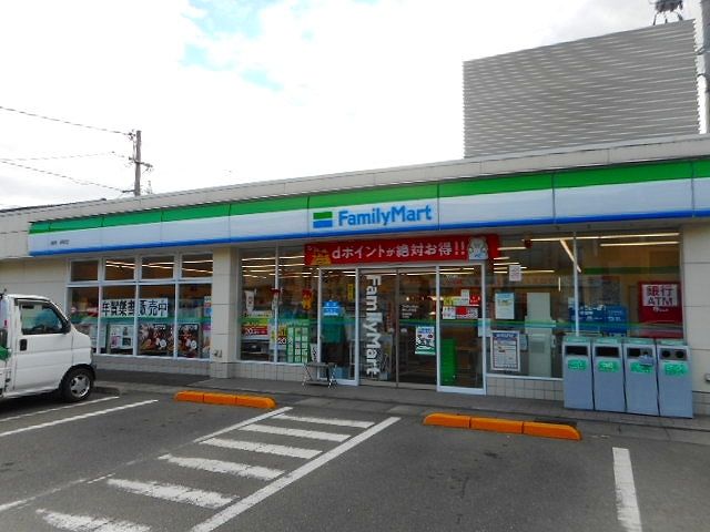 近くのコンビニまで600m（徒歩8分）