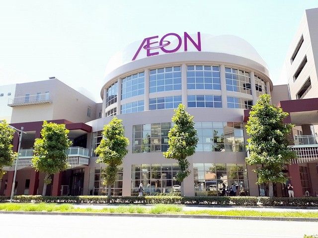 近くのイオン明石店まで800m(徒歩10分)