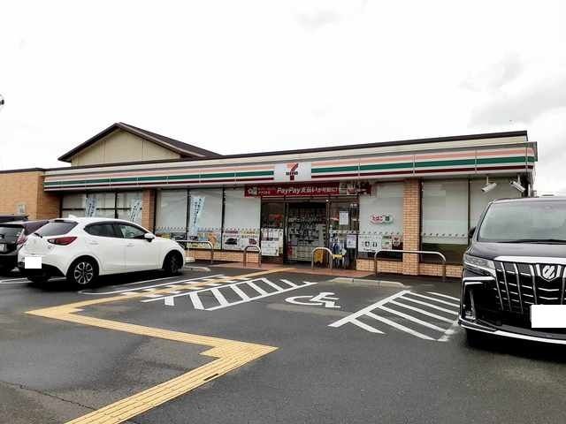 近くのセブンイレブン三木加佐店まで241m(徒歩4分)