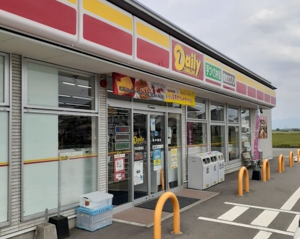 近くのデイリーヤマザキ合志豊岡店まで350m（徒歩5分）