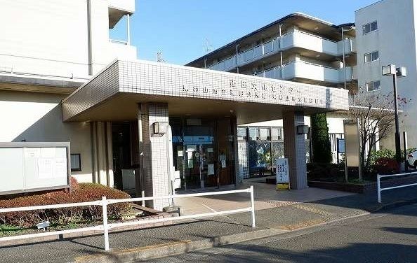 近くの東村山市 廻田公民館まで750m（徒歩10分）