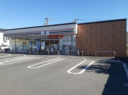 近くのセブンイレブン中央市布施店まで600m(徒歩8分)