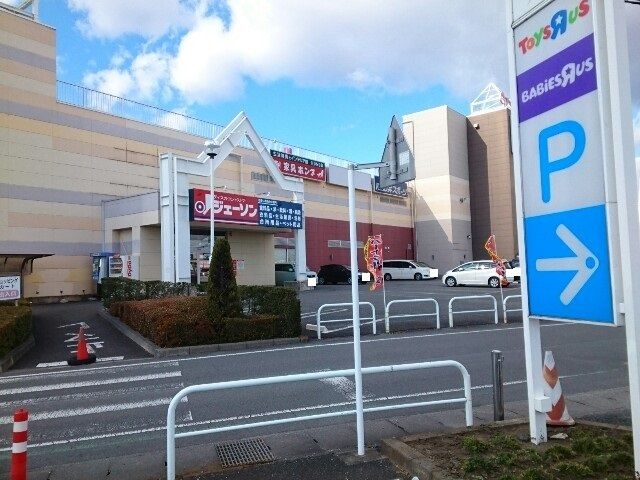 近くのスーパーまで450m（徒歩6分）