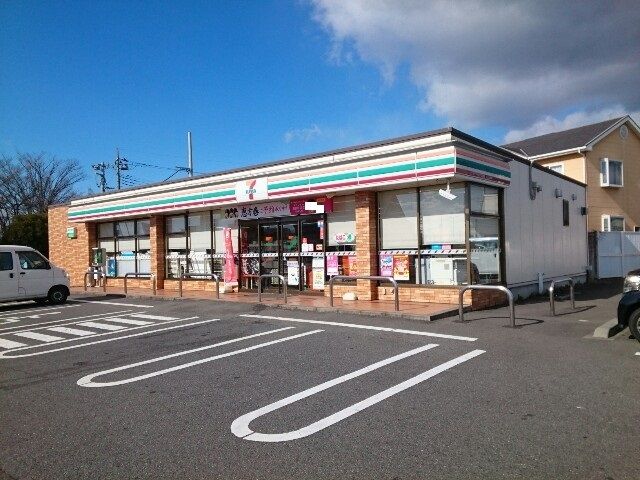 近くのコンビニまで650m（徒歩9分）