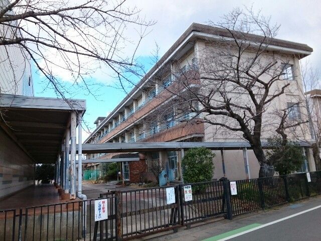 近くの小学校まで1,100m（徒歩14分）