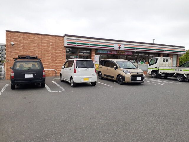 近くのセブンイレブン福岡四箇田団地店まで850m（徒歩11分）