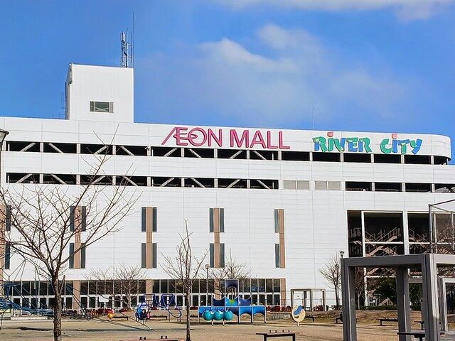 近くのリバーシティーまで1,000m（徒歩13分）