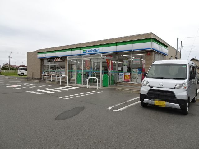 近くのファミリーマート川尻店まで400m(徒歩5分)