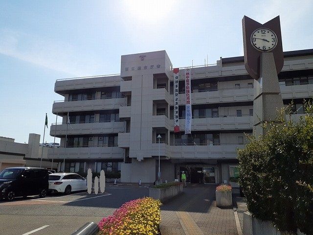 近くの役所まで950m（徒歩12分）