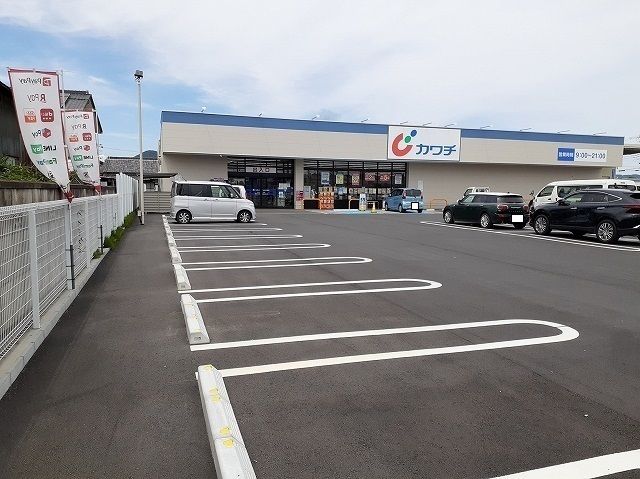 近くのカワチ薬品まで500m(徒歩7分)