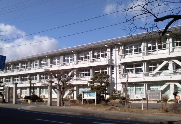 近くの二本松北小学校まで1,300m（徒歩17分）