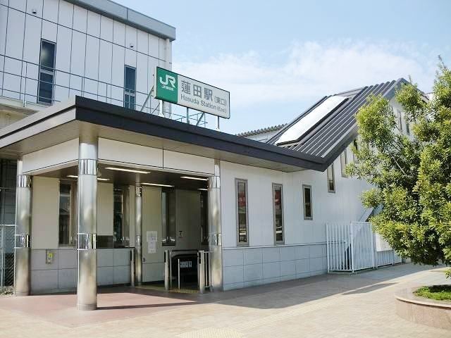 近くの駅まで1,300m（徒歩17分）